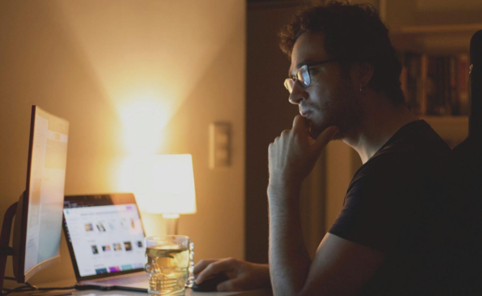 Sesión de mentoría profesional en entorno colaborativo
